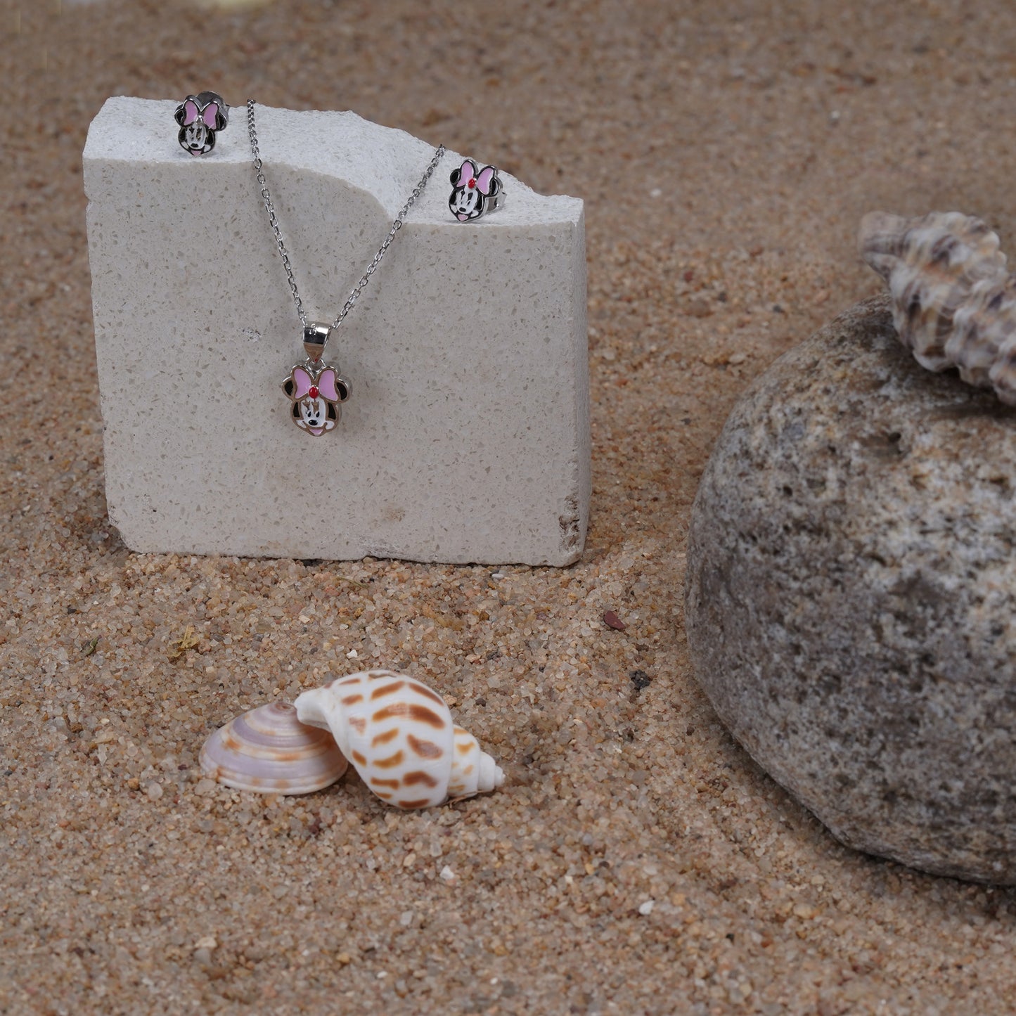 Minnie Mouse Pendant Set